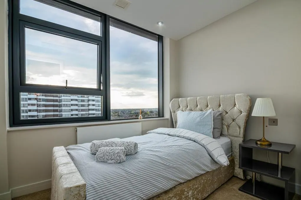Heathrow Family Apartments Sunbury-on-Thames