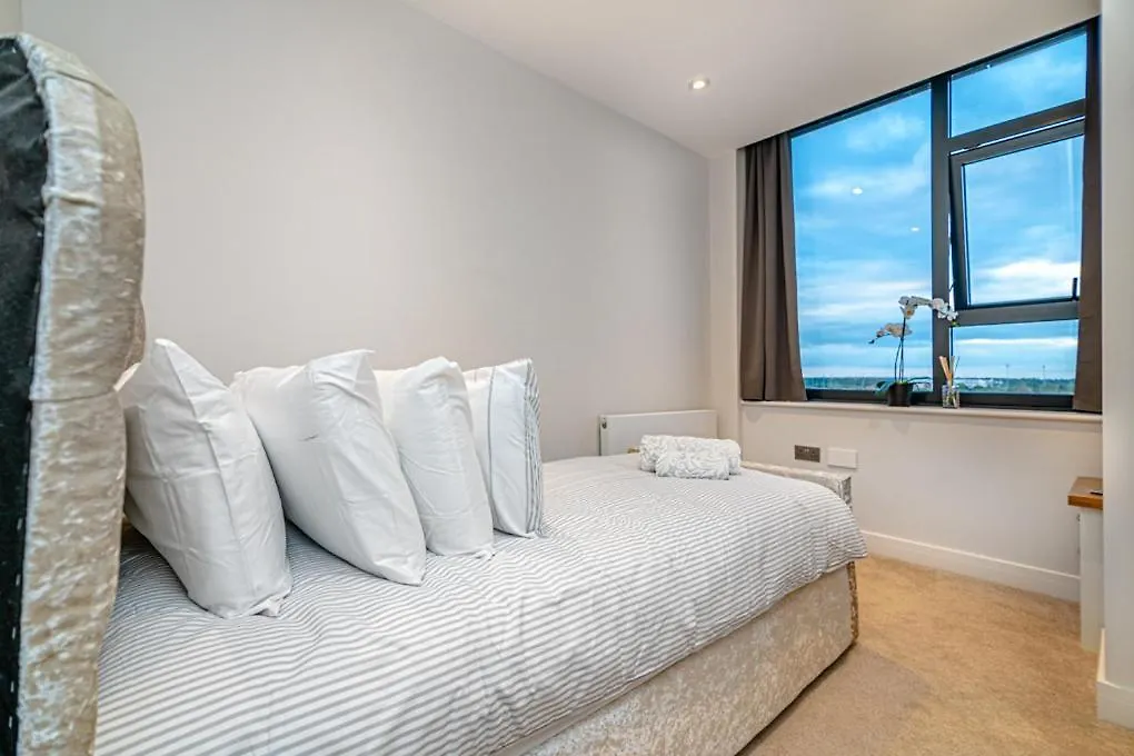 Heathrow Family Apartments Sunbury-on-Thames