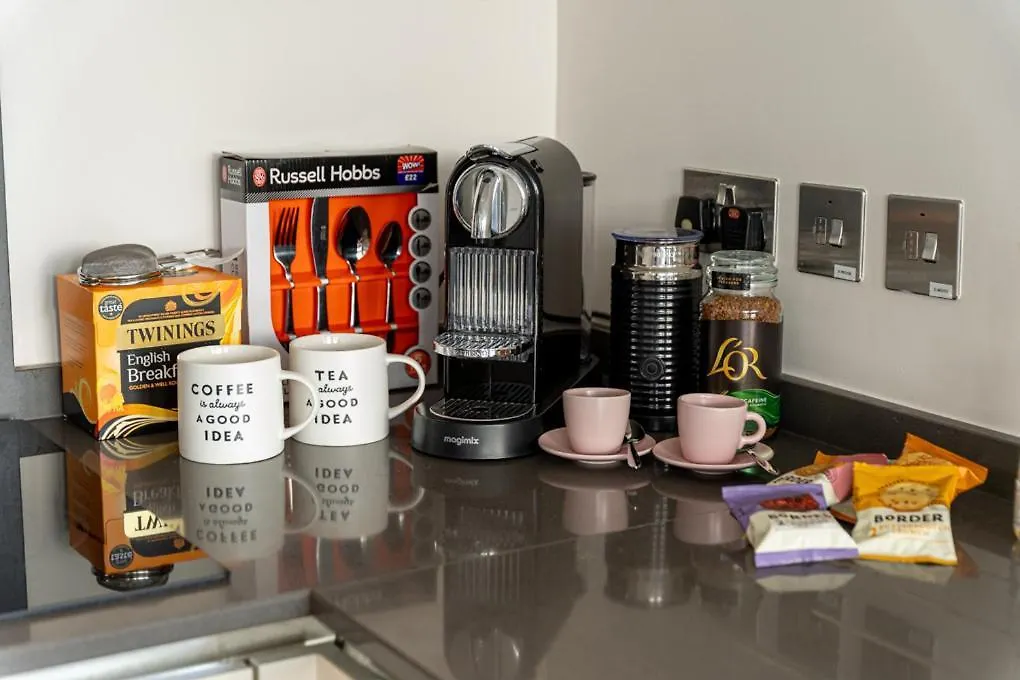Heathrow Family Apartments Sunbury-on-Thames