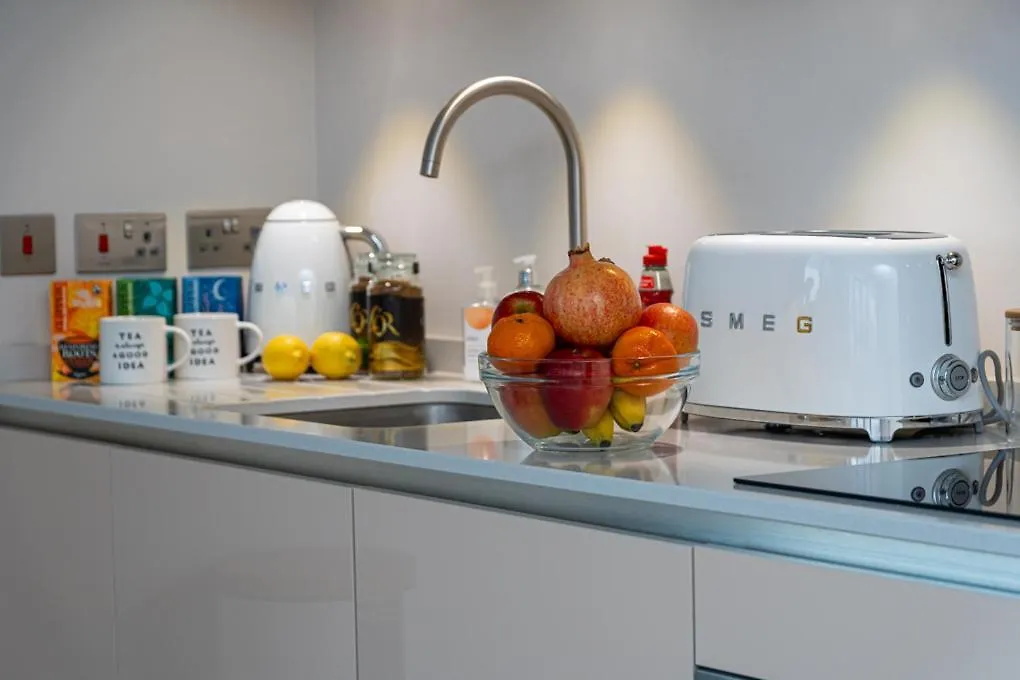 Heathrow Family Apartments Sunbury-on-Thames