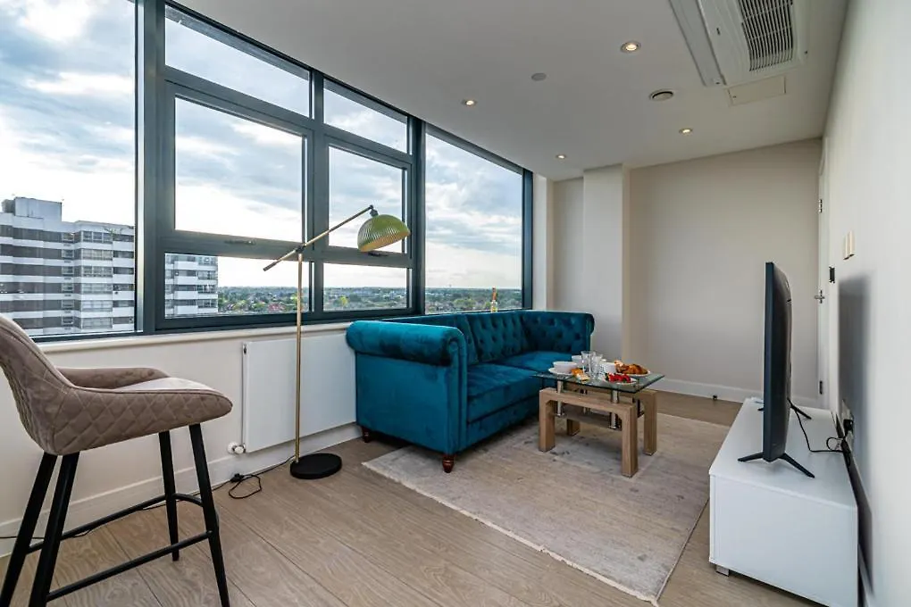 Heathrow Family Apartments Sunbury-on-Thames